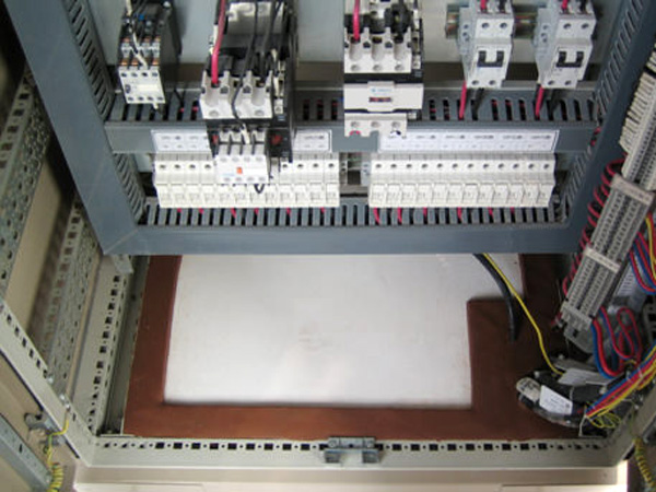 ���̰���